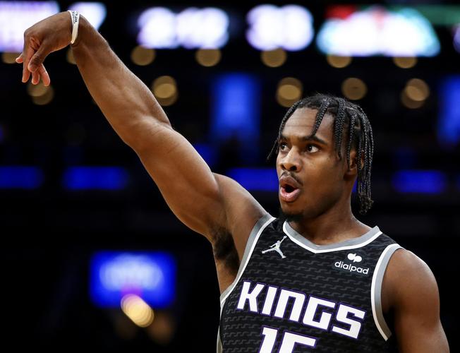 备受关注！74611名球迷现场观战英格兰女足vs中国女足的友谊赛（人气爆棚！74611名球迷现场见证英格兰女足对中国女足友谊赛）