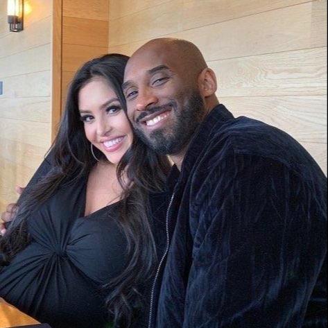 汪涵陪儿子参加马术比赛，嚼槟榔一脸享受，与老婆交替带娃引热议（汪涵现身儿子马术赛场，口嚼槟榔神态惬意，与妻子轮番带娃引发热议）